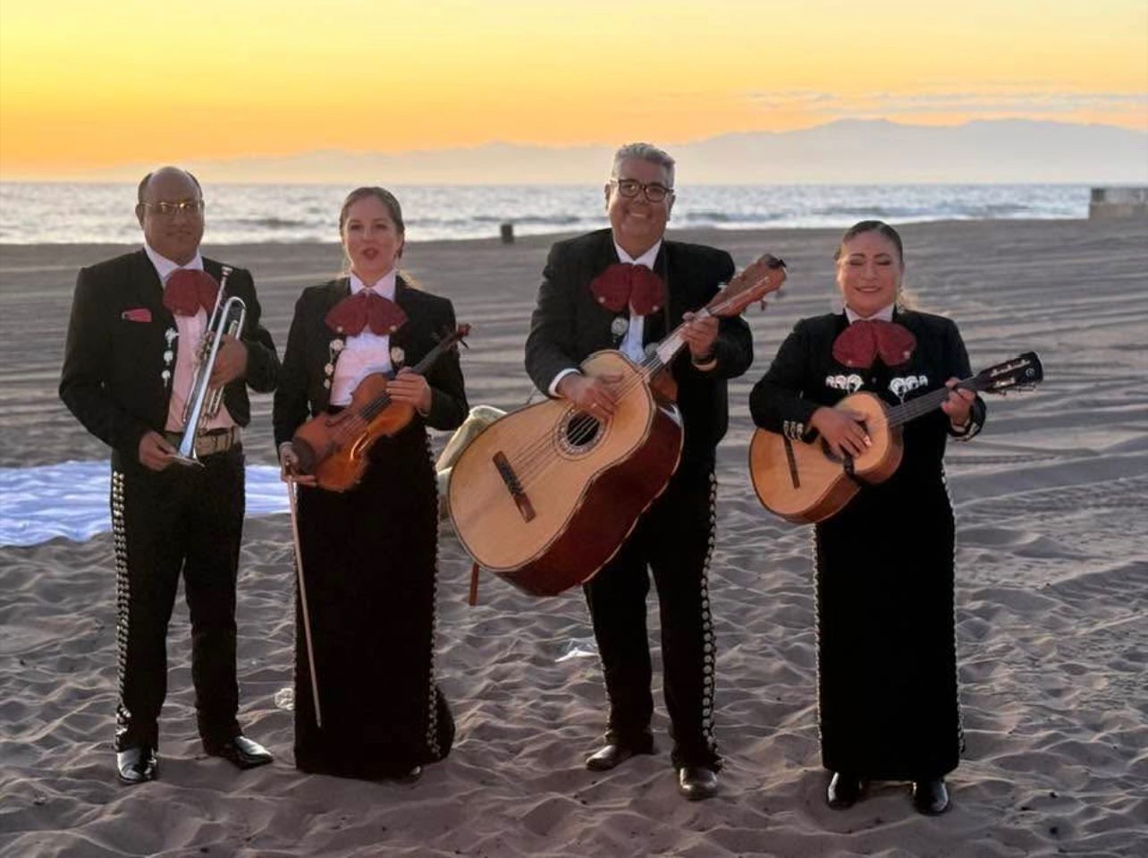 Mariachi tocando en boda